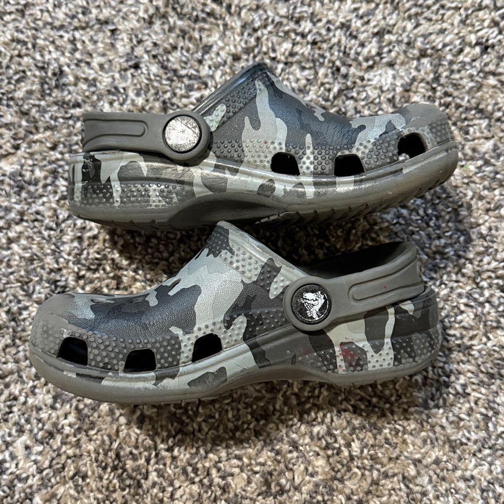 Camo Toddler Crocs C9 - Picture 5 of 6